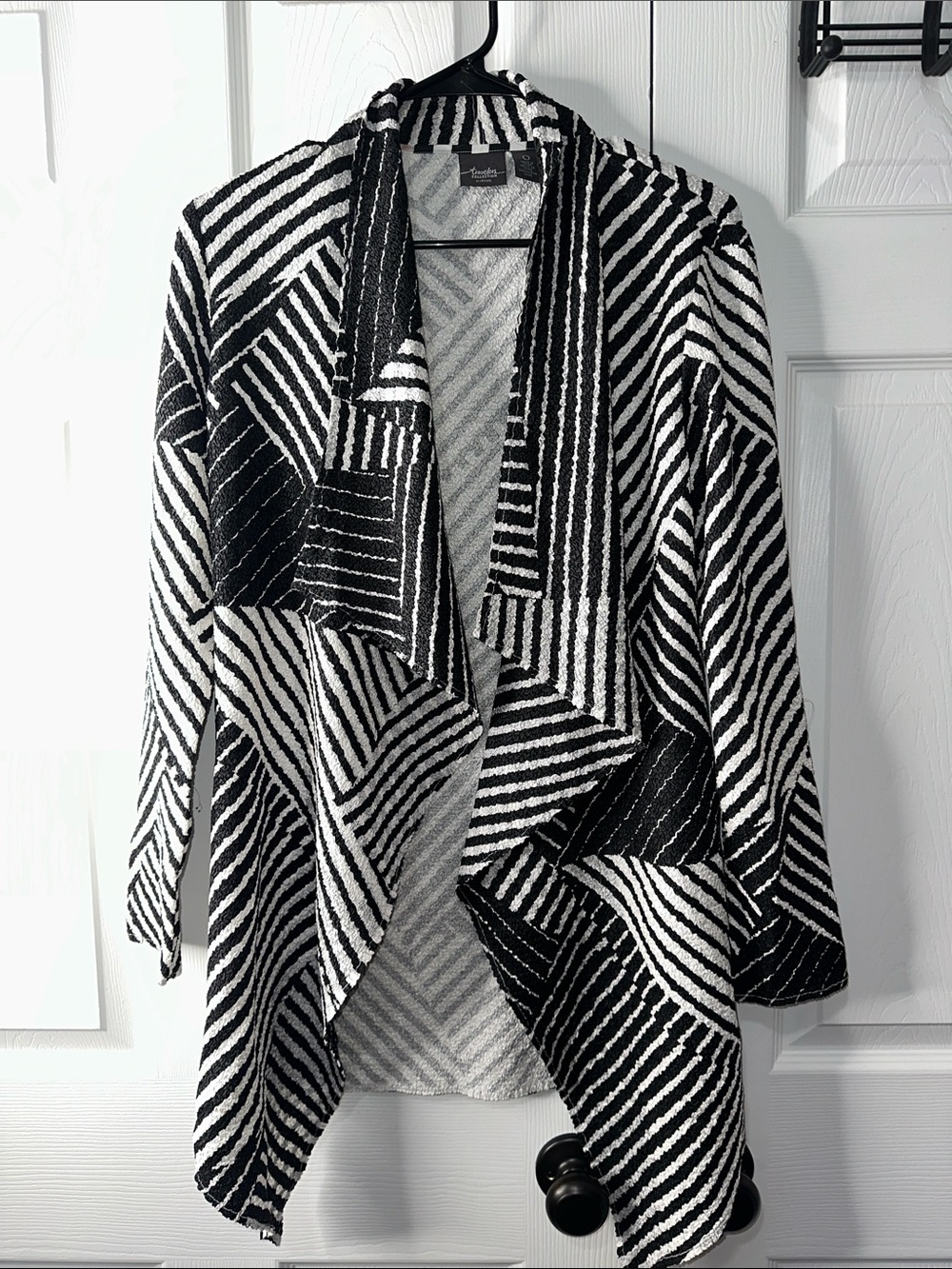 Chico's Black & White Geometric Open Drape Cardigan Jacket